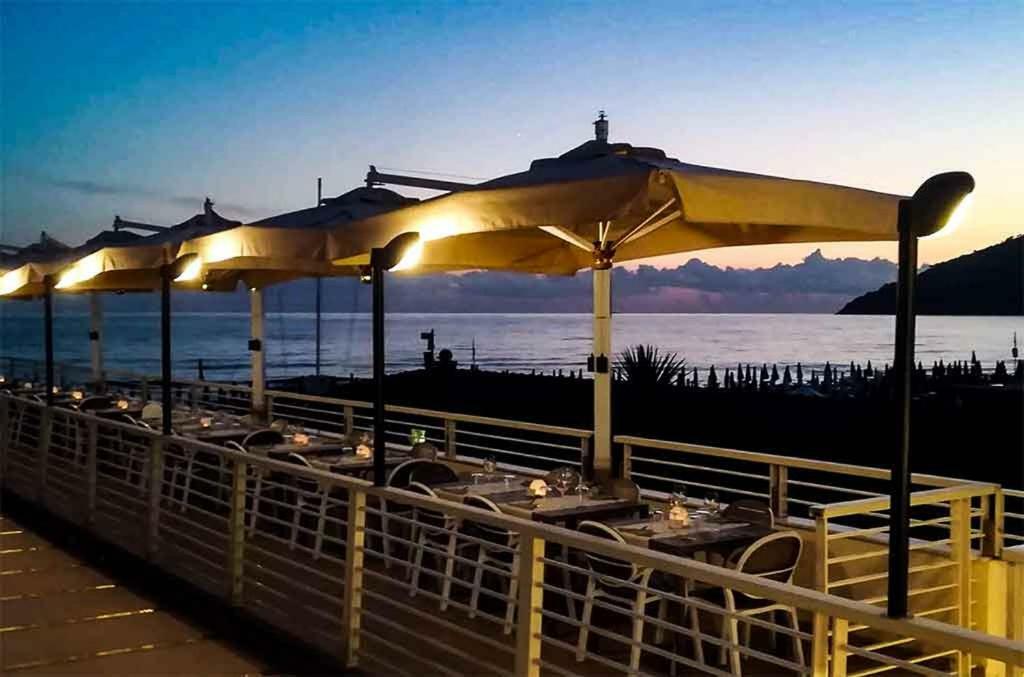 Hotel Delfino Marina Di Carrara Exterior foto