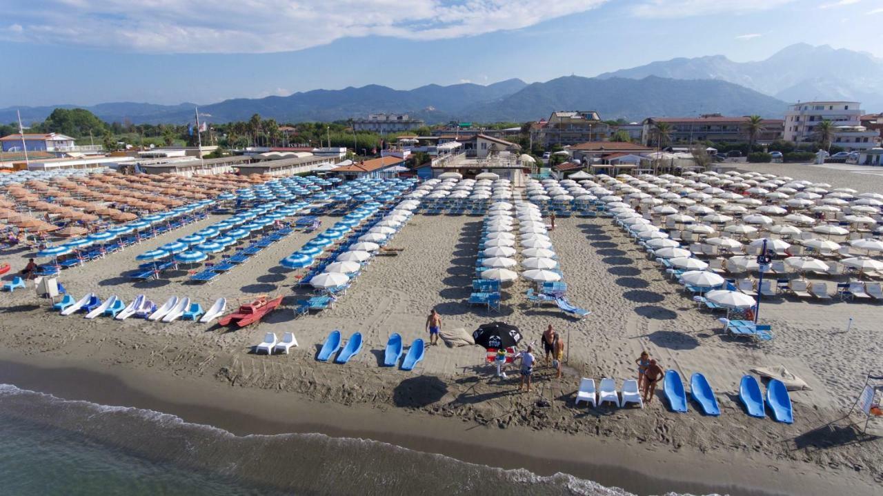 Hotel Delfino Marina Di Carrara Exterior foto